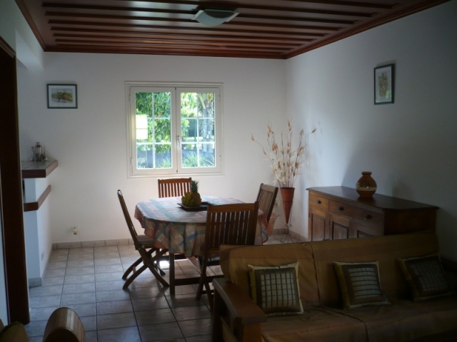Lacaseafoule, un Gîte de la Réunion : Salle a mangé